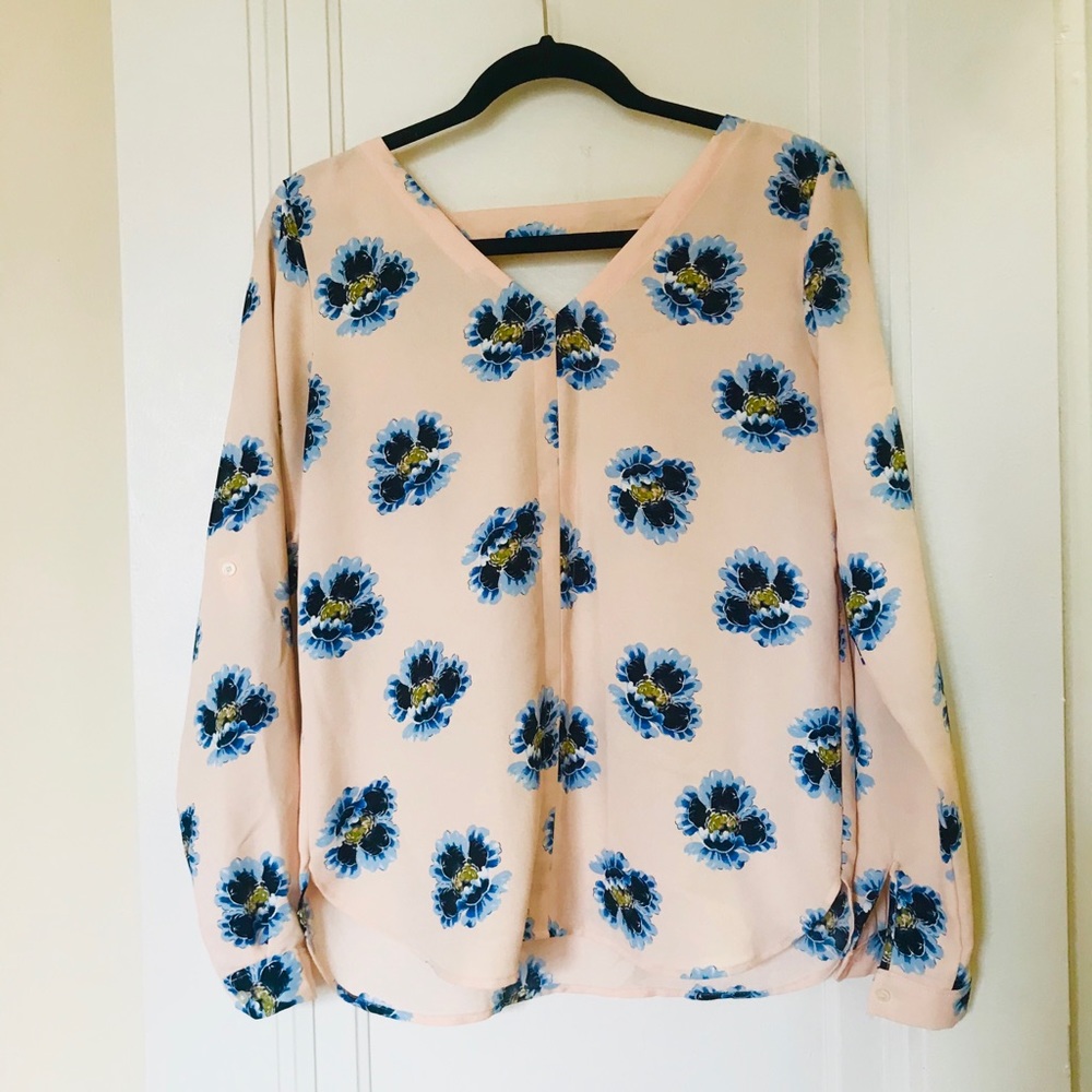 Ann Taylor Loft Floral Pink Blouse 😍 Fits XS-S